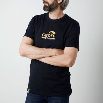 GEOFF ANDERSON Organic T-Shirt schwarz mit orangenem Brustlogo